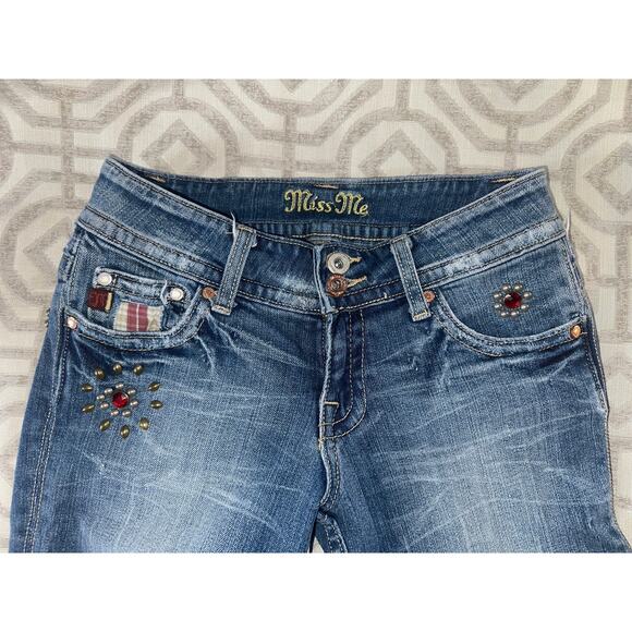 Miss Me Irene Bermuda Shorts Women’s Size 26 Denim Jean Crops Distressed - Picture 7 of 7